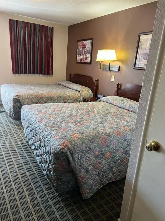 Aaron Motel