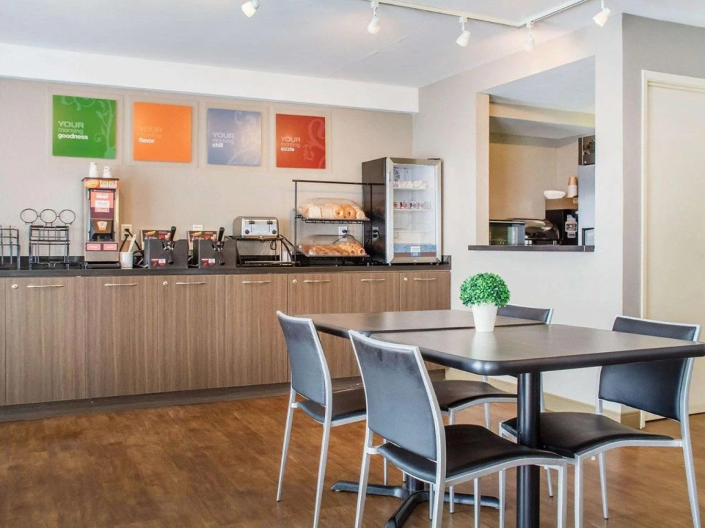 Comfort Inn Cambridge - Highway 401