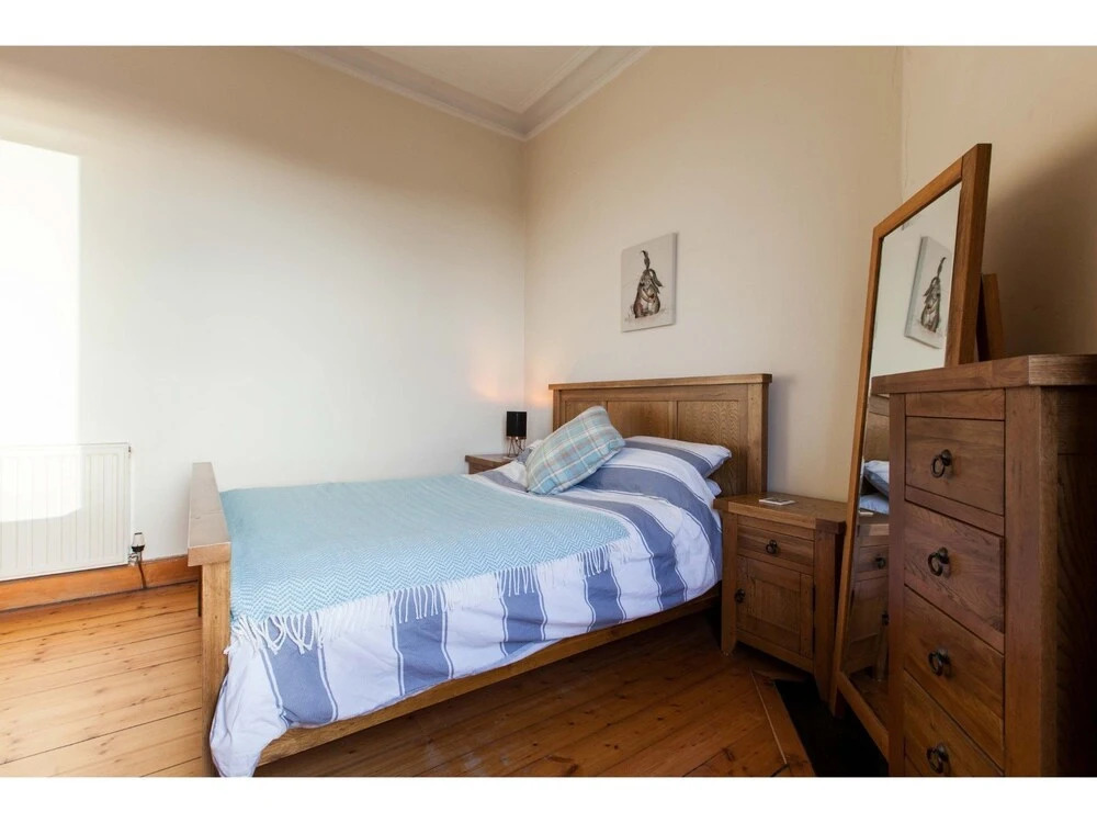 Spacious Leith Flat For 4 W/ Skyline View