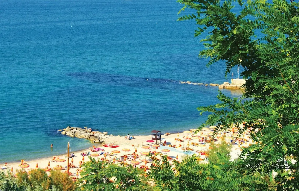 Stunning Apartment in Pesaro With Wifi and 2 Bedrooms