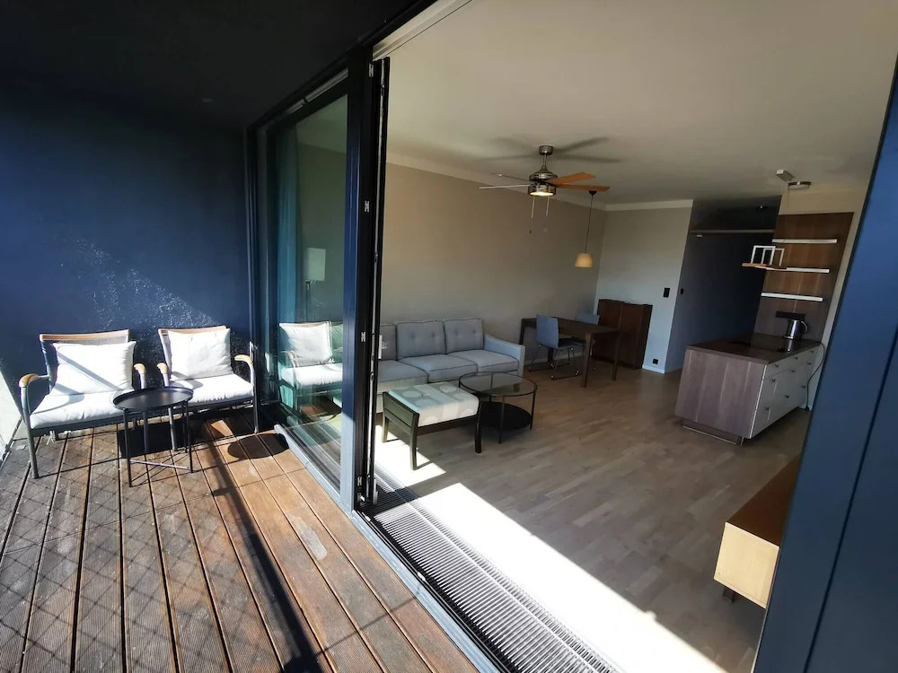 Free Parking Modern Smichov Apt Large Balcony, 10 Minutes Metro to Central