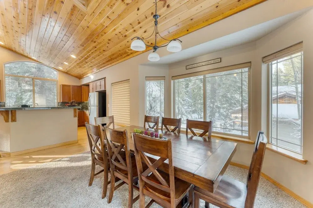 Cherry Hills Spacious Tahoe Cabin With Deck Fireplace Open Interiors