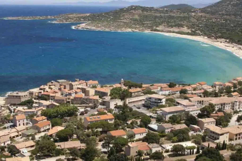 Studio tout équipé de 27m2, à 100m de la mer, et 500m des commerces