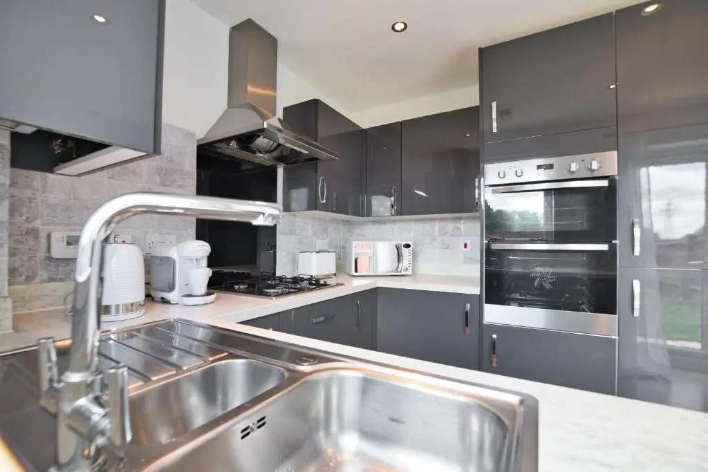 MODERN and SPACIOUS HOUSE CLOSE TO THE CITY CENTRE