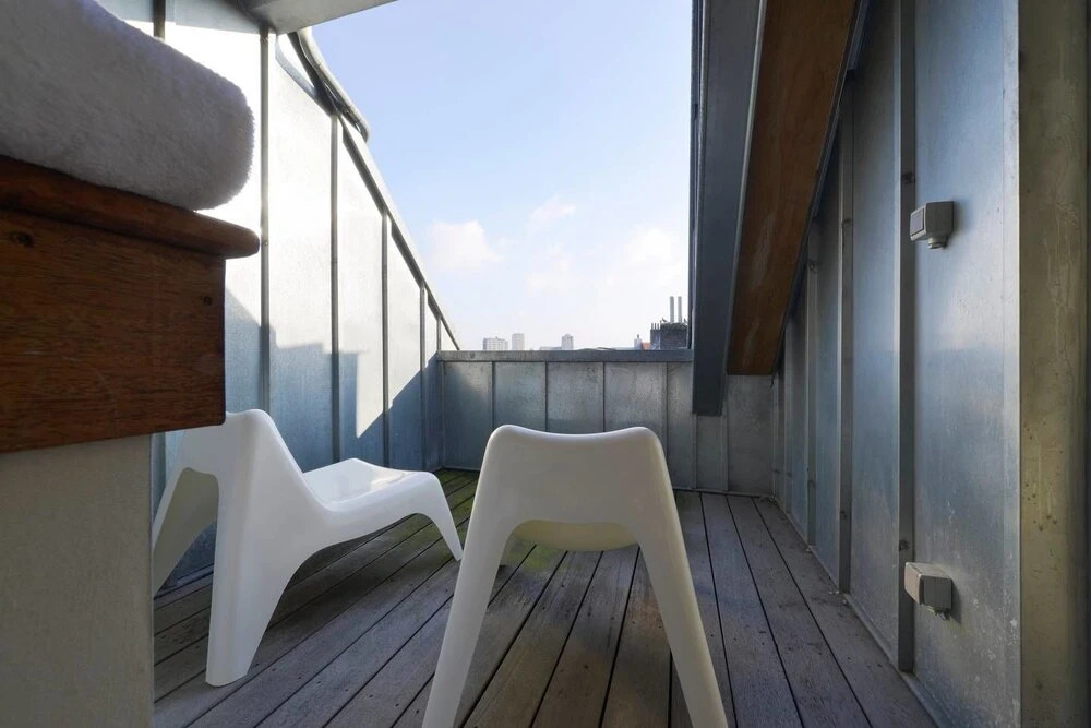 Saint Pauls Suite 17