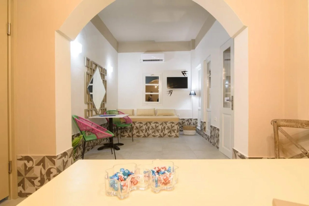 De_naxia Suites