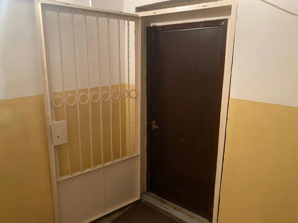 Apartment 52