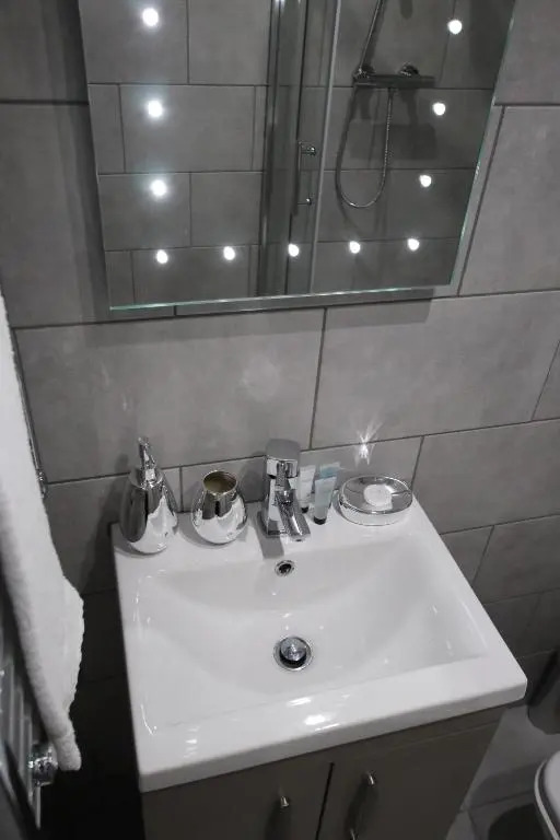 Halifax House, Studio Apartment 214