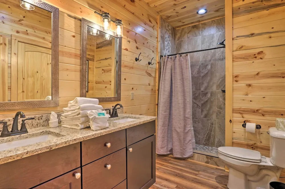 Mountain Dew Cabin w/ Hot Tub & Scenic Views!