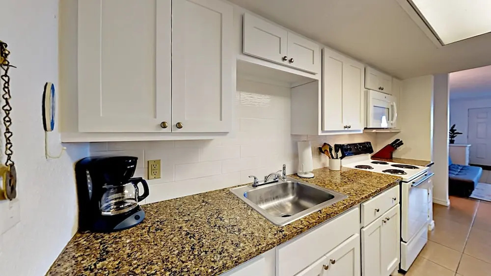 125 Sea Breeze - Studio Condo