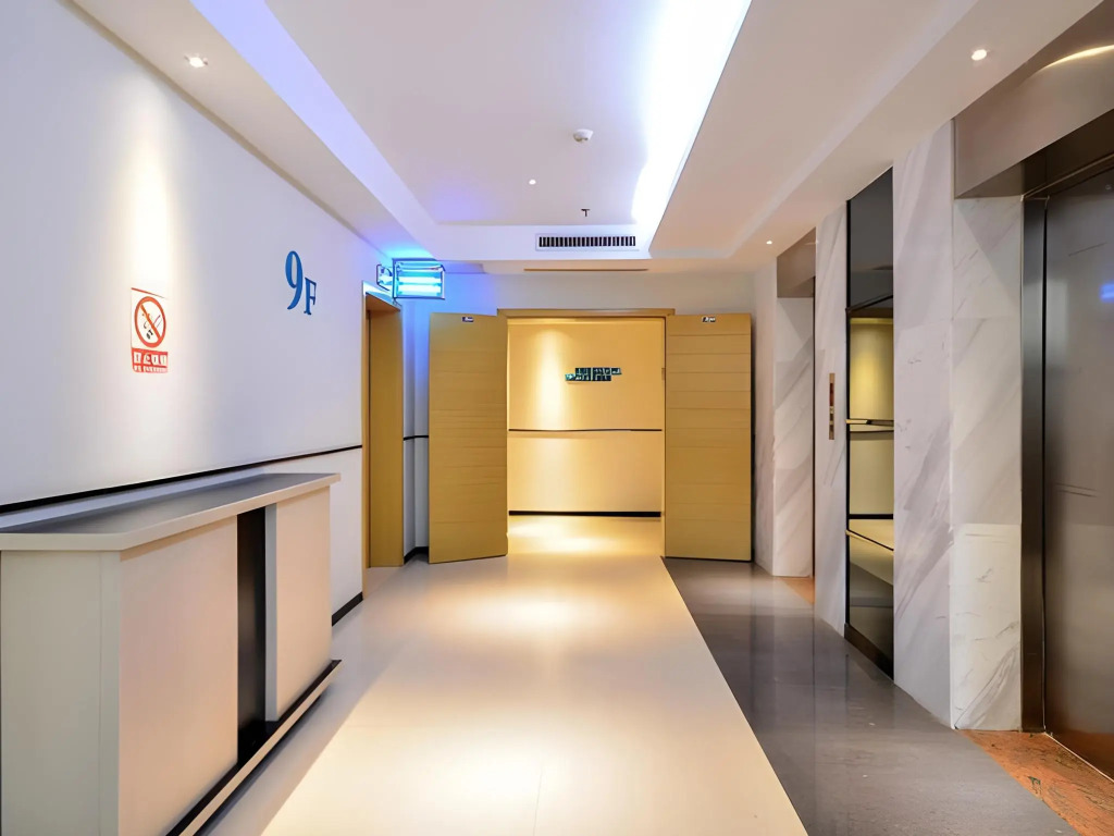 City Comfort Inn Wuhan Caidian Square
