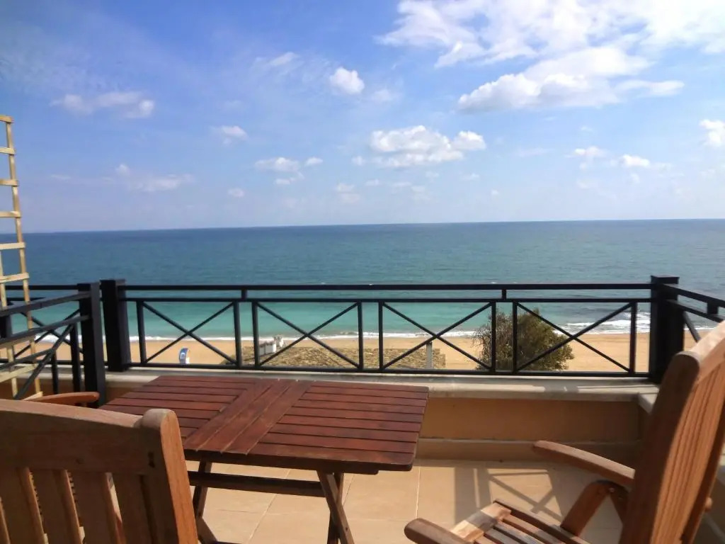 SEAVIEW BG Beach Front Suites