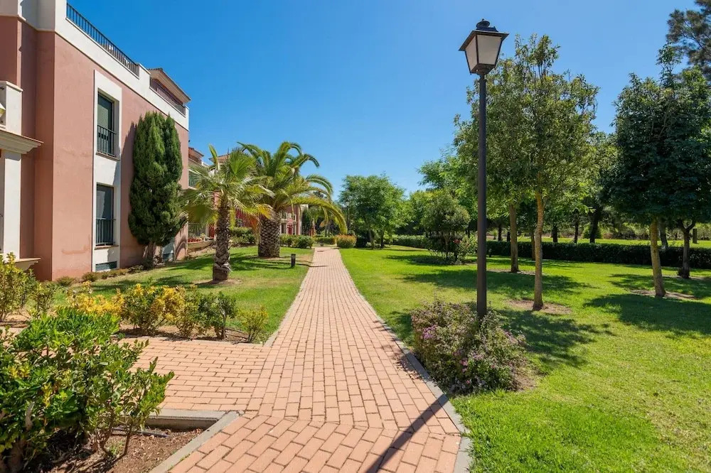 Golfside Stay for 5 Guests