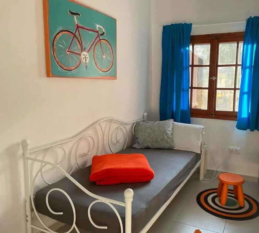Apt - Sleeps 5 - Pets Ok - Balcony - Parking