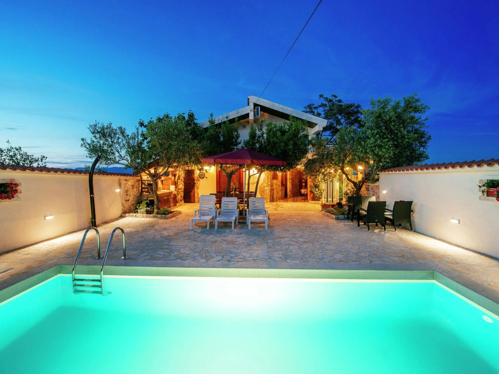 Cozy Holiday Home in Zadar with Swimming Pool