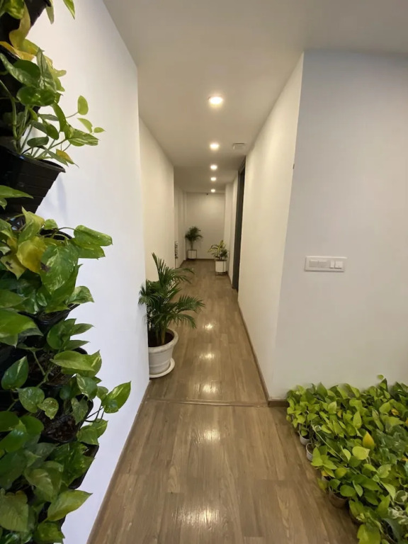 BK Studio And Rooms Near Huda City Centre
