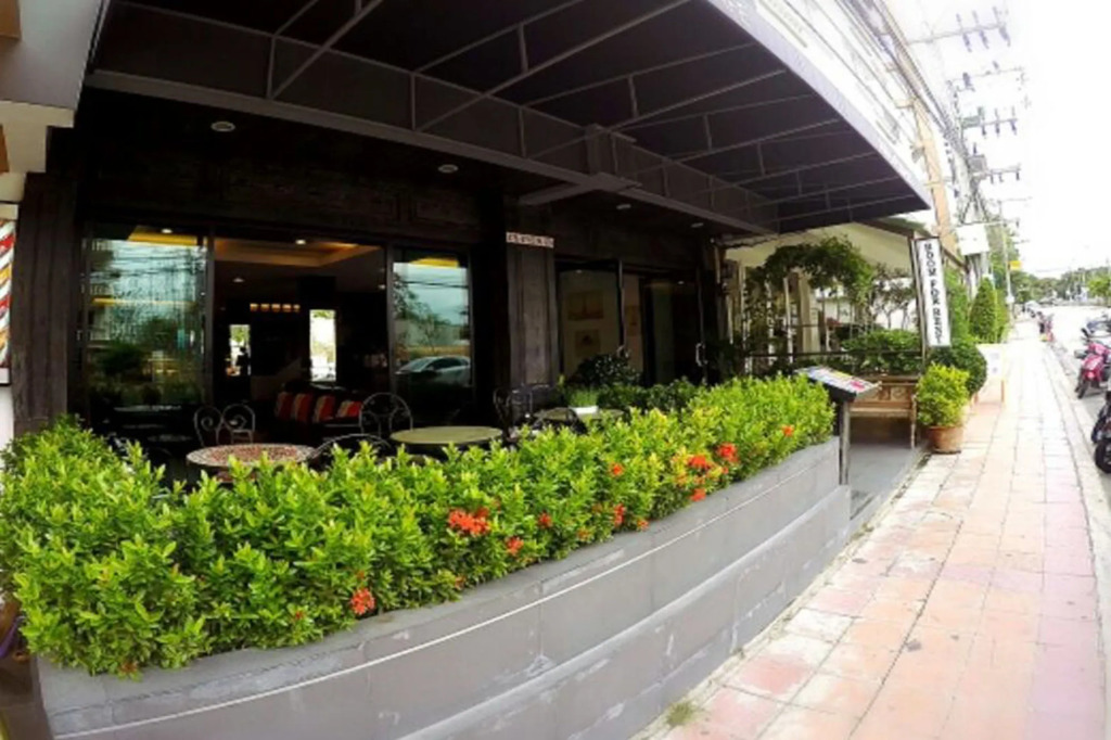 OYO 898 Sota Residence
