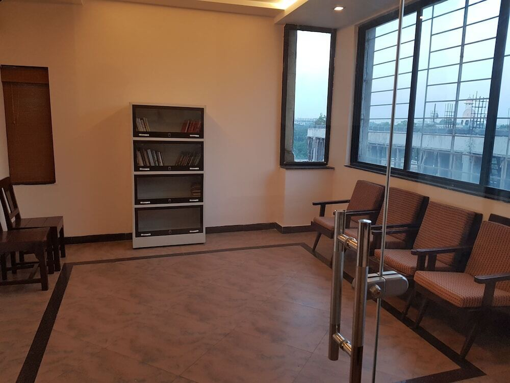 OYO 2811 Hotel Meera