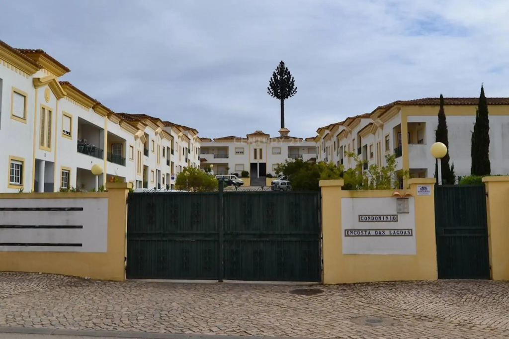 Apartamento T2 em condomínio fechado.