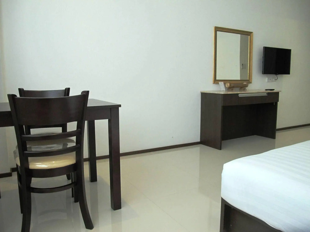 Townhouse Oak Vera Hotel Near Clark International Airport