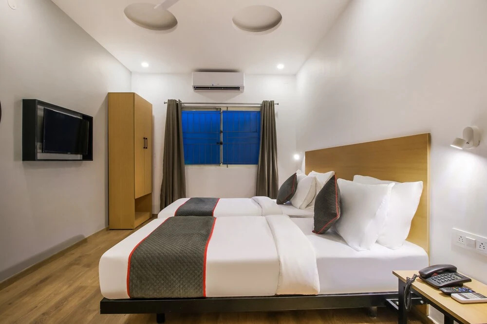 OYO Townhouse 180 Sant Regency