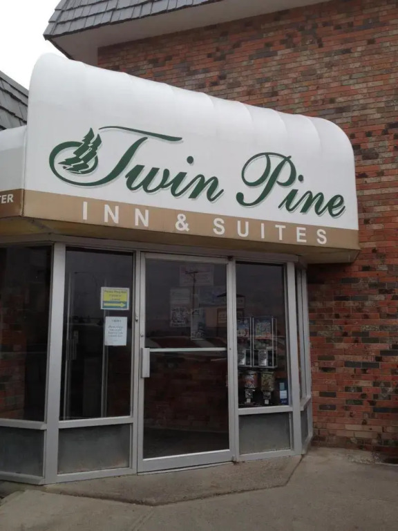 Twin Pine Inn & Suites