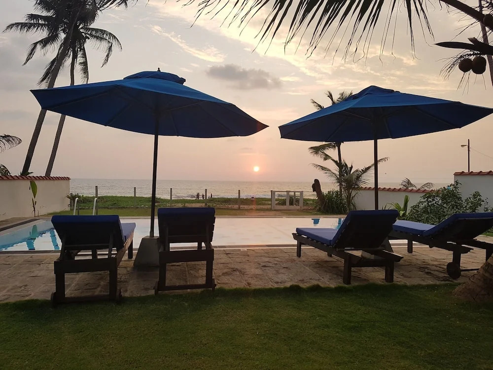Tropical Beach House Hikkaduwa