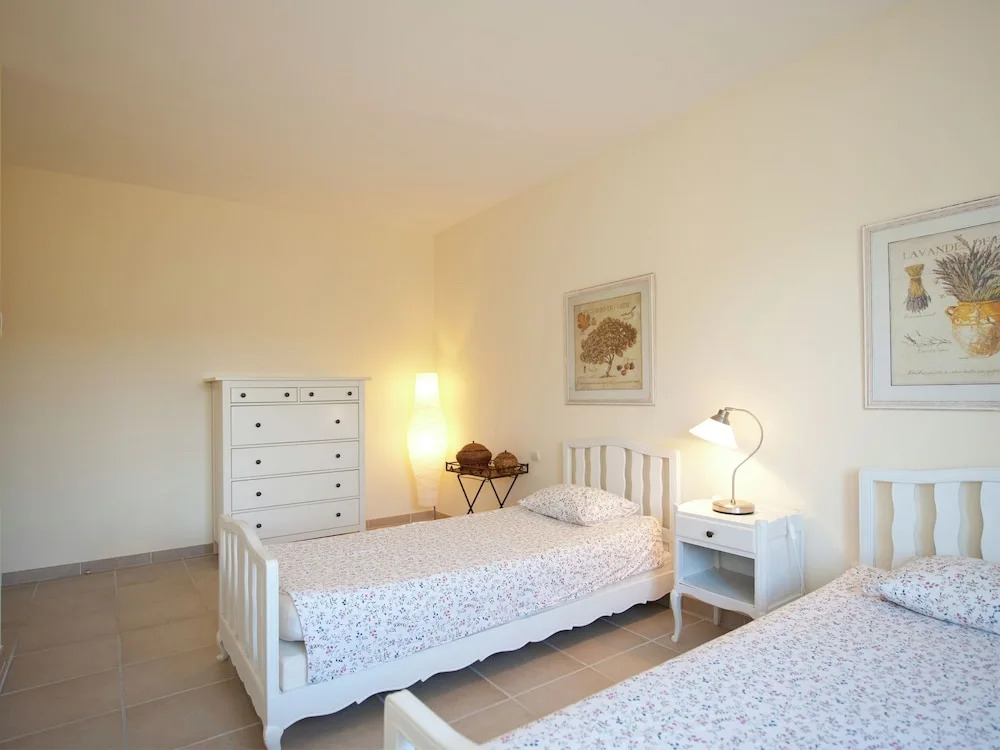 A beautiful new luxury villa close to Uzès.