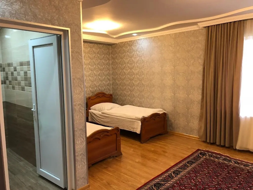 Guest House TasuNia