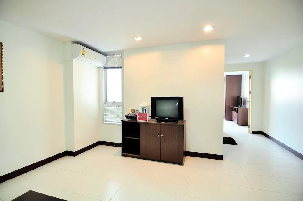 Aryan Suites Hotel