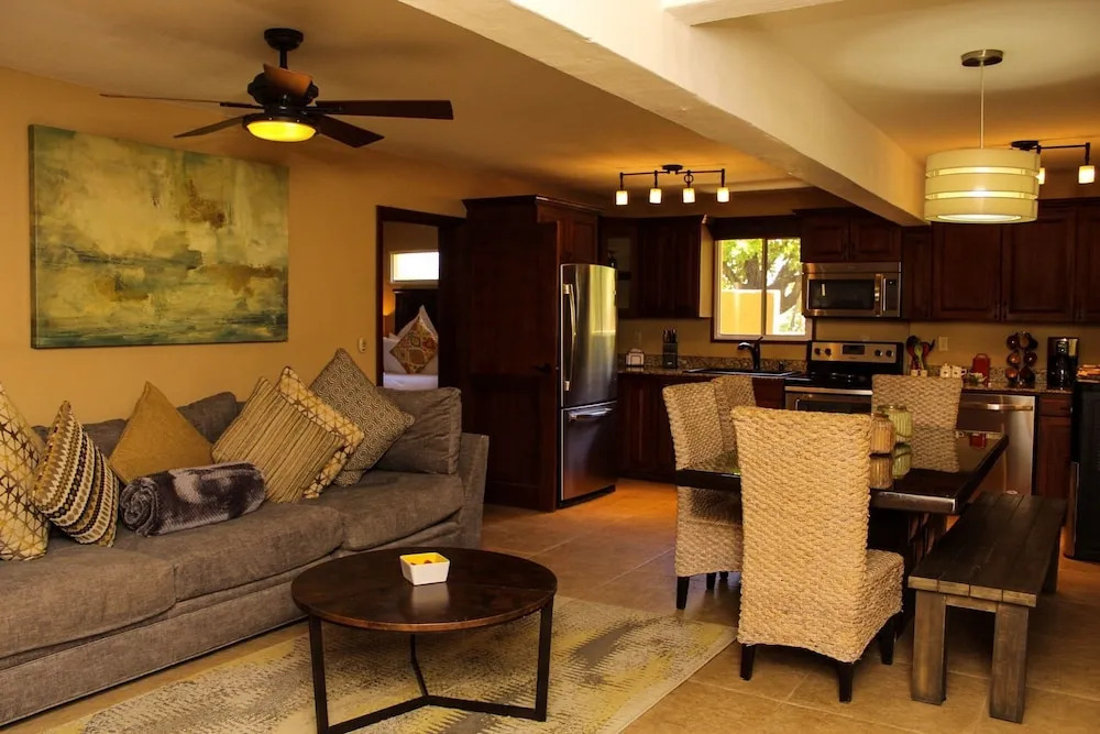Rock Point Villas Vacations Rentals Sandy Bay, Roatan, Honduras.c.a