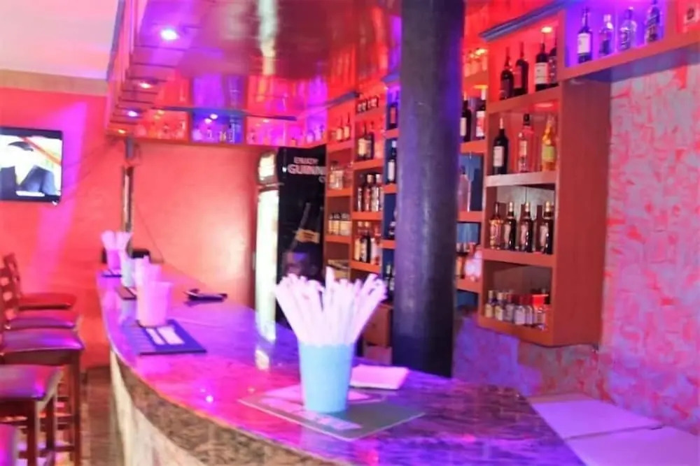 Capricorn Lounge