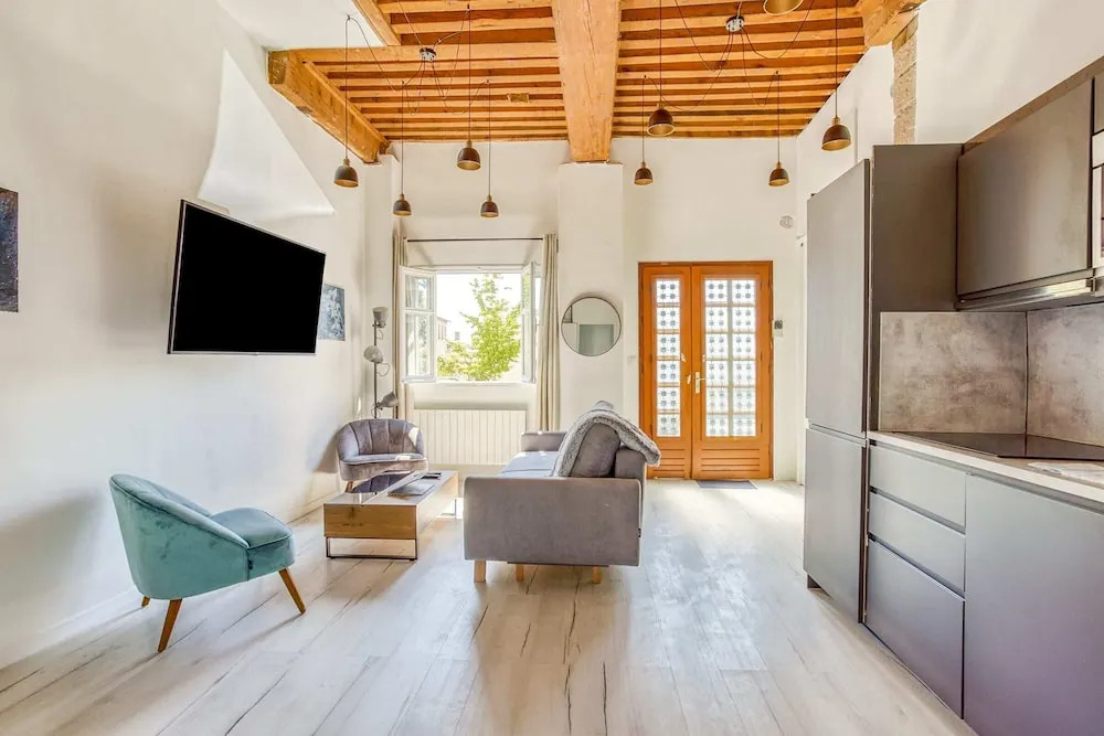 NEW - Modern 2BR Loft-style Apt - Croix-paquet