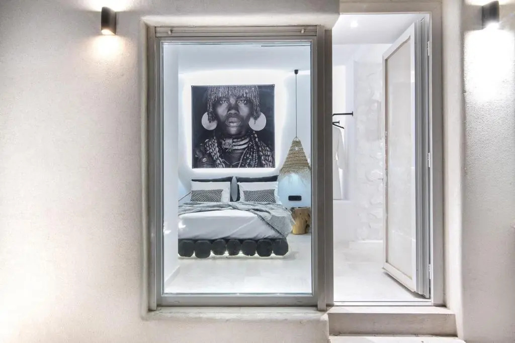 Portara Seaside Luxury Suites