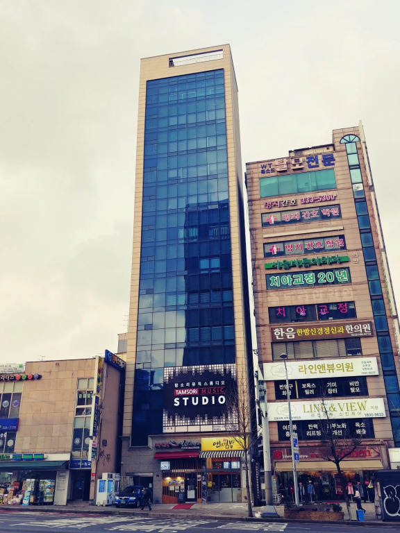Roadhouse Shinchon - Hostel