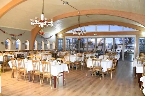 Warrens Village Motel and Self Catering
