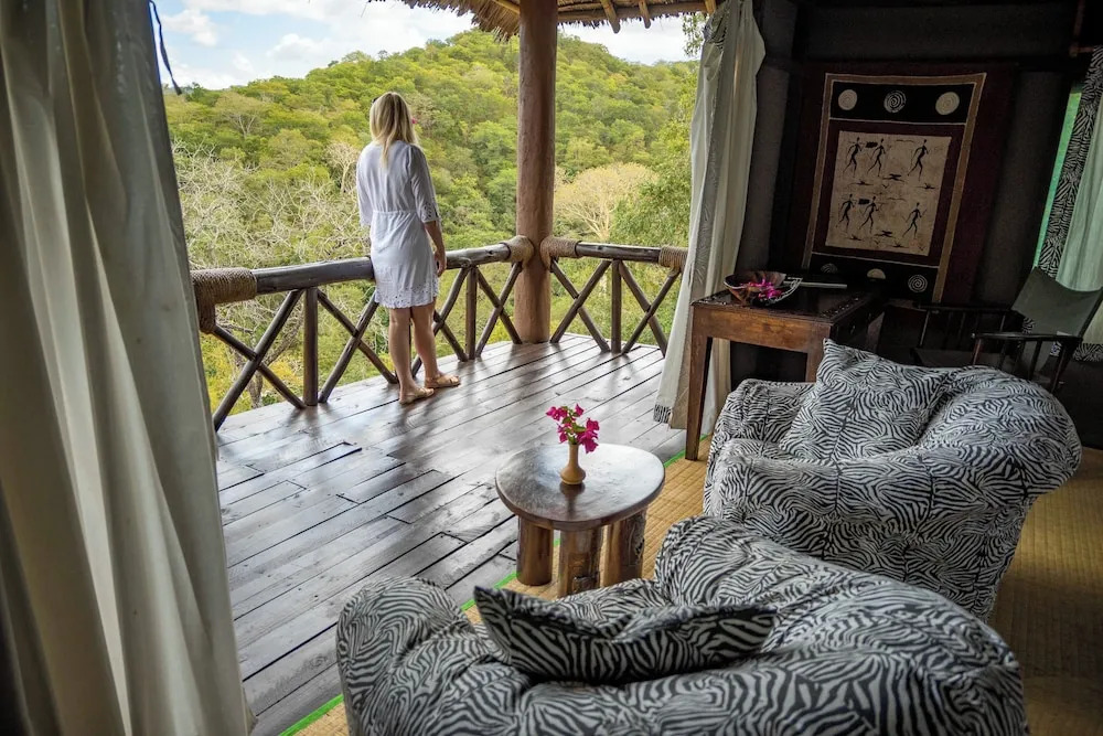 Sable Mountain Lodge, A Tent with a View Safaris