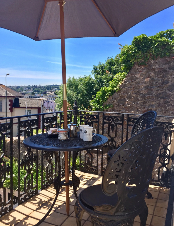 Ascot House Hotel