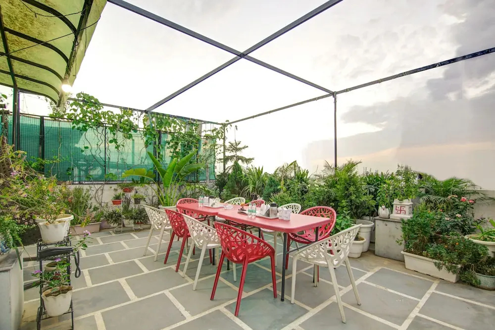 Gracious by Vishesh Hotels & Home Stay