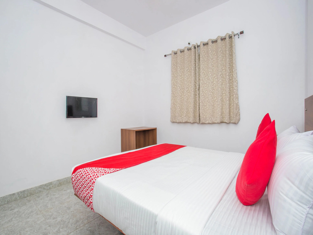 Super Hotel O Varcity Comforts Near St. John Medical College