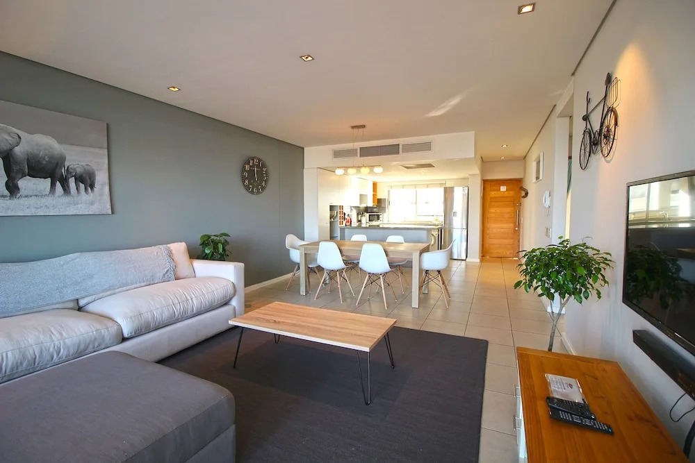 Harbour Edge 302