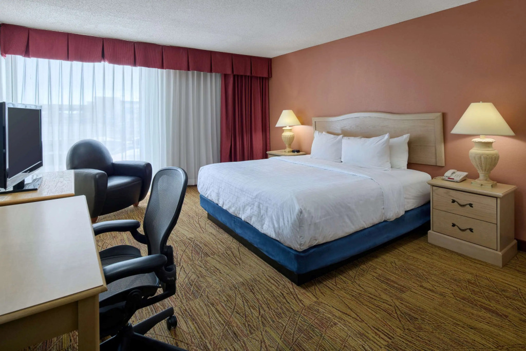Wyndham El Paso Airport and Water Park