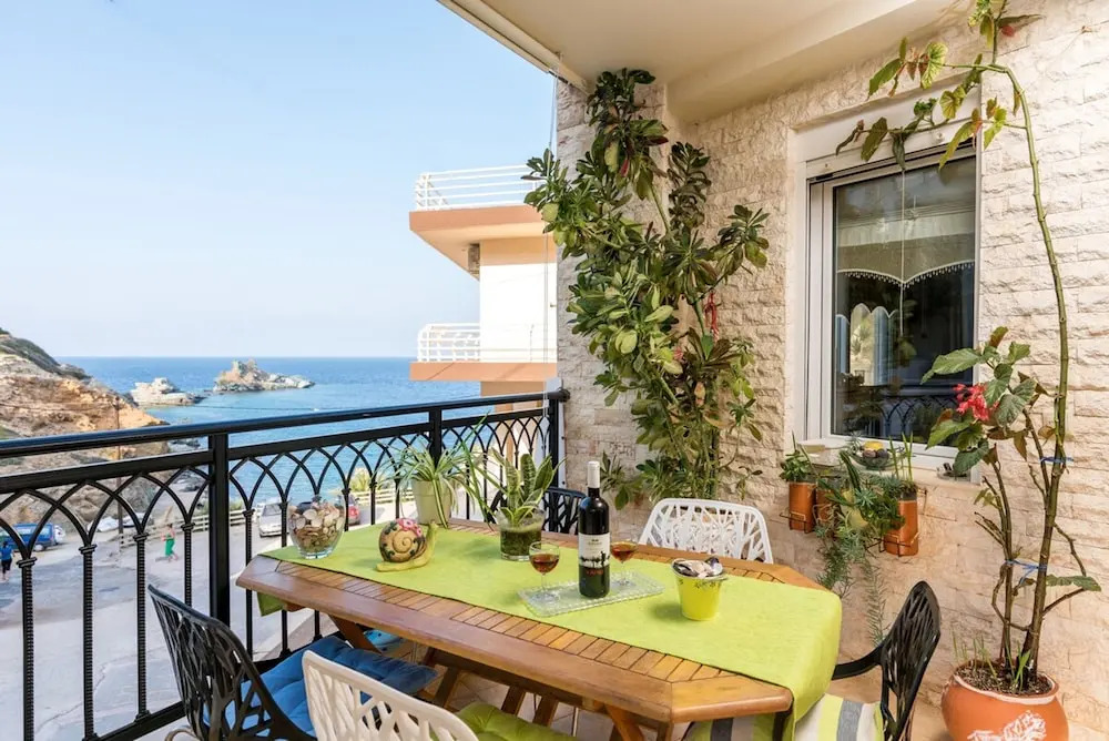 M N Luxury Apartment Sea View