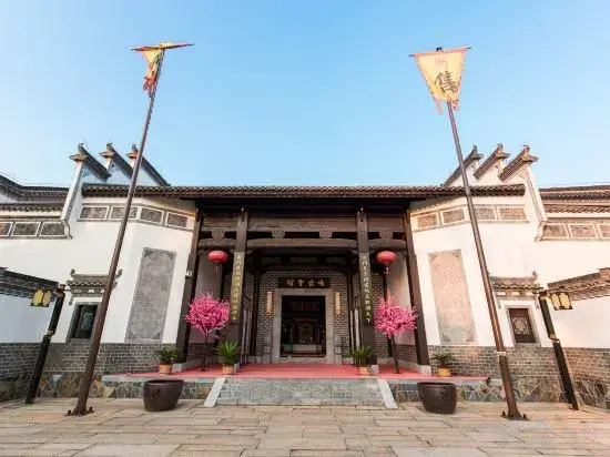 Guanlan Garden Hotel (Fantasy Kingdom Jiuz Ancient Town)