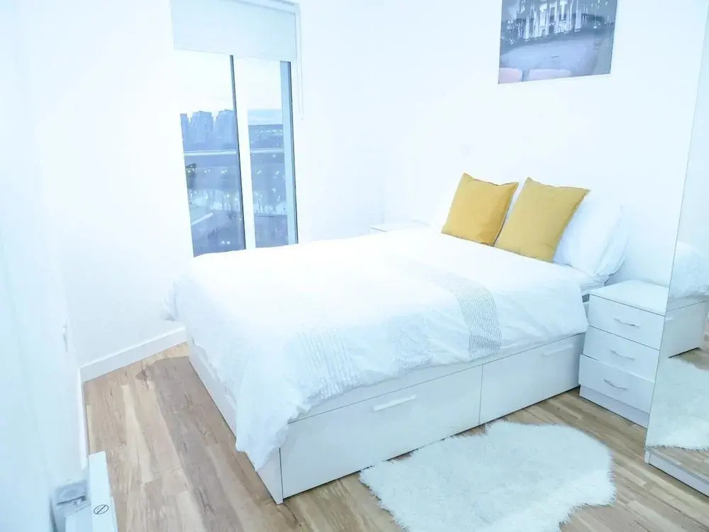 Bright 2BR Apartments Quays