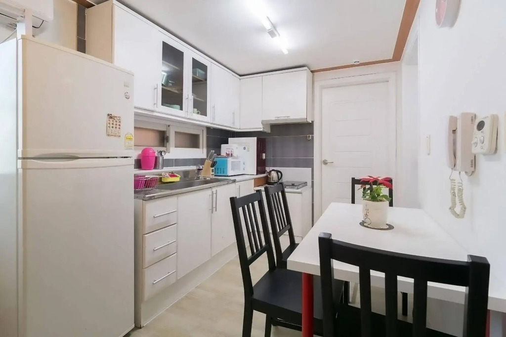 Nanu Guesthouse Pink Female Only (только для женщин)