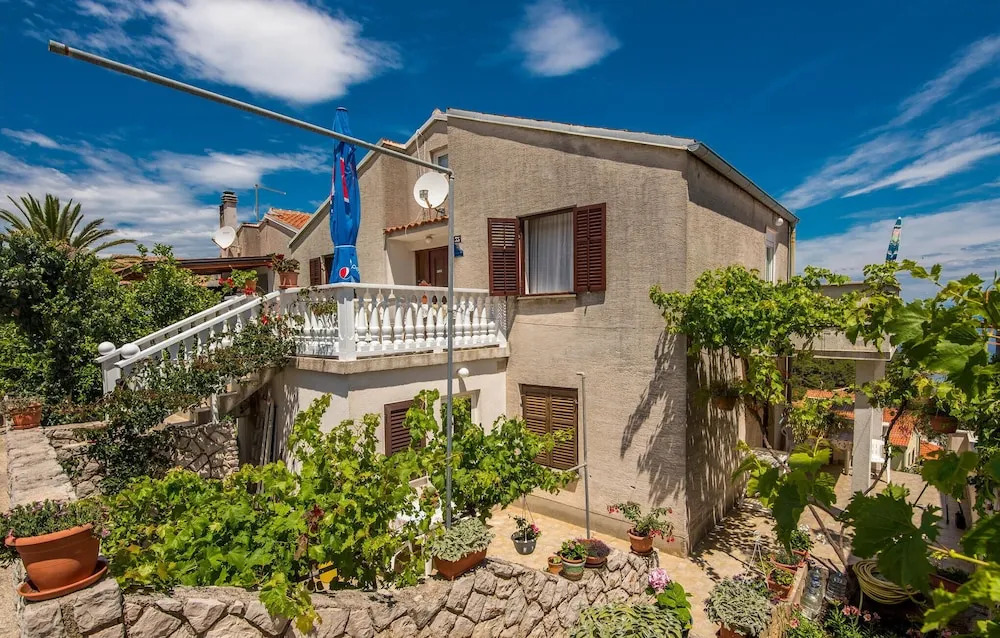 Beautiful Apartment in Mali Losinj With Wifi and 1 Bedrooms