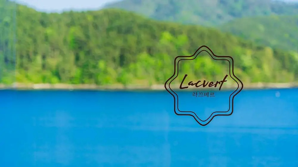 Lacvert Pool Villa Pension