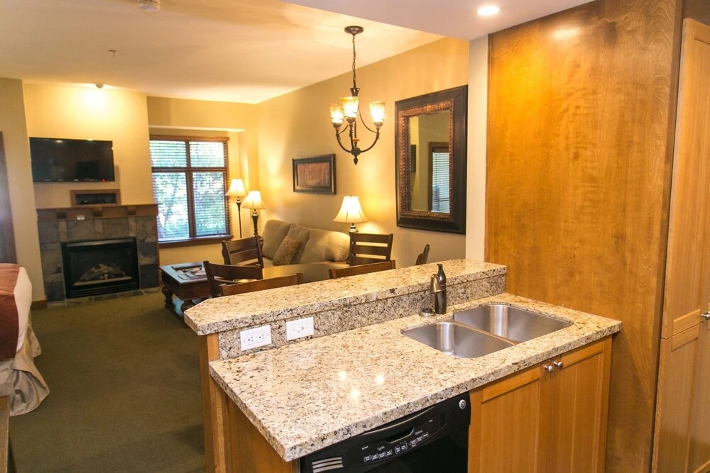 Spacious Unit Mountain Getaway with Fireplace by RedAwning