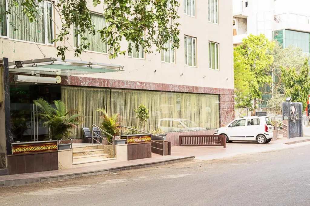 Super Inn Armoise Hotel - Navrangpura, Ahmedabad